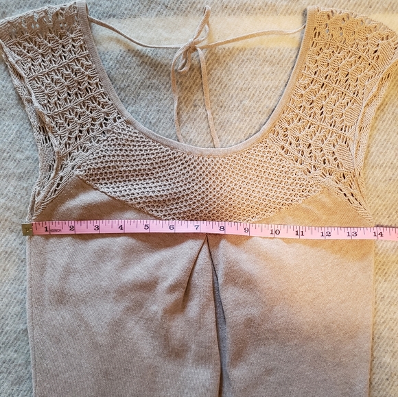 Le Chateau 100% cotton top w crochet cap sleeves beige neutral natural fiber - Picture 7 of 12